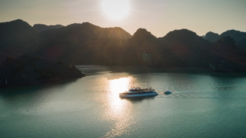  HẠ LONG – LAN HẠ 2 NGÀY 1 ĐÊM THE HALONG CATAMATAN – FREEDOM ISLAND